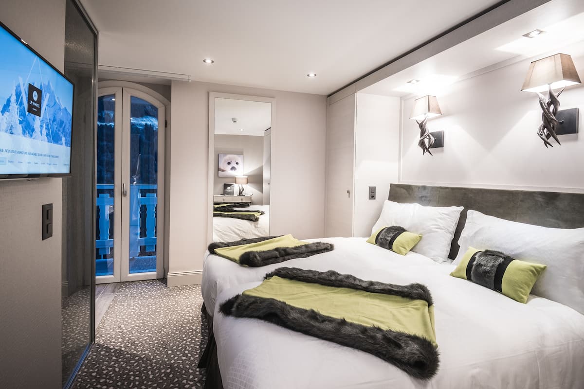Executive kamer, balkon, uitzicht op bergen | 1 slaapkamer, luxe beddengoed, een gratis minibar, een kluis op de kamer