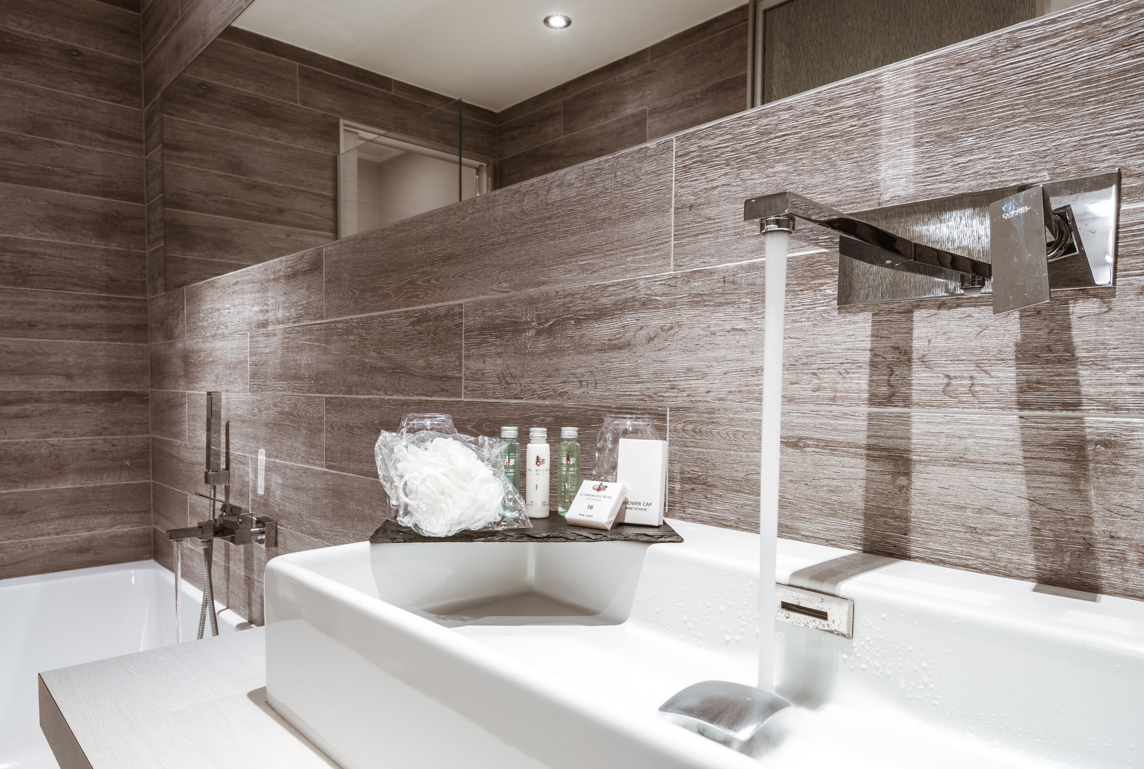 executive double or twin room, balcony, mountain view | bathroom | bathtub, free toiletries, hair dryer, slippers