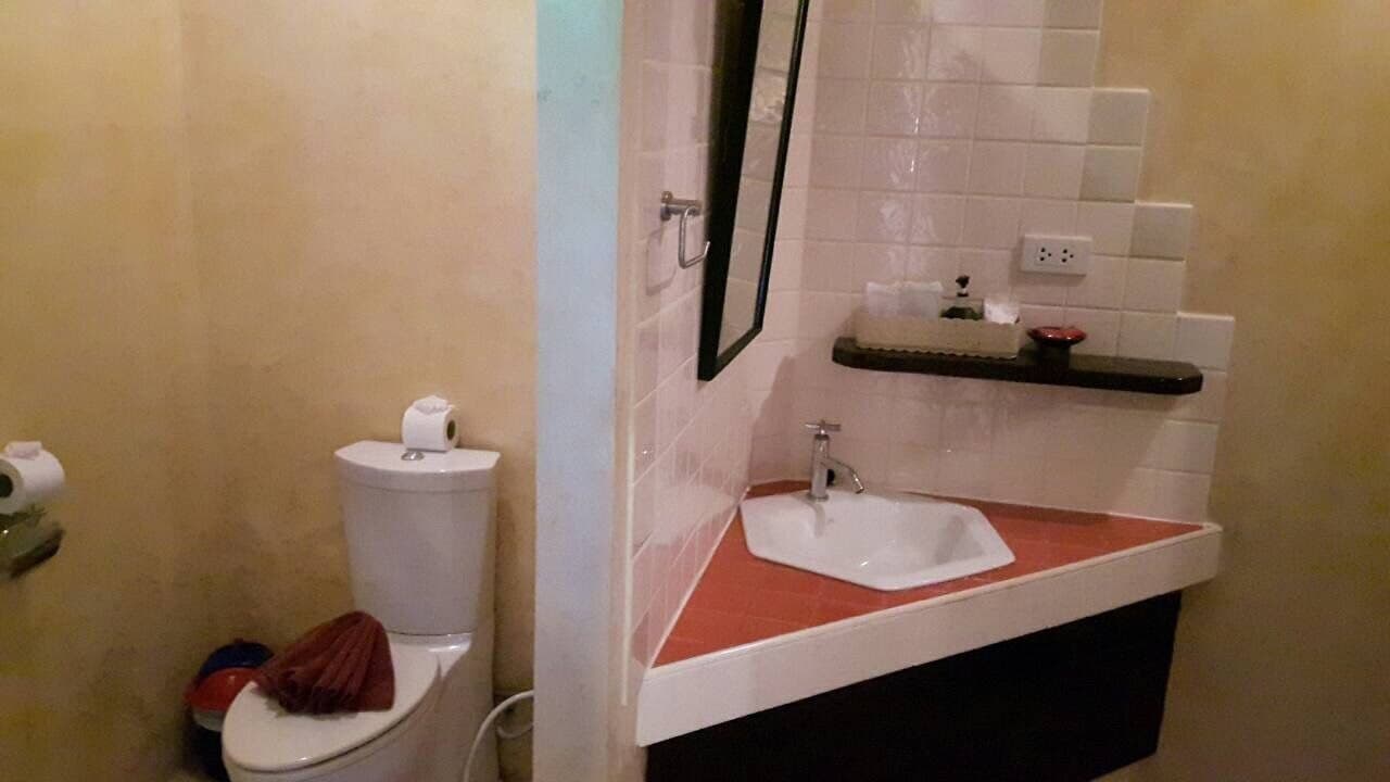 standard room | bathroom | shower, hair dryer, bidet, towels
