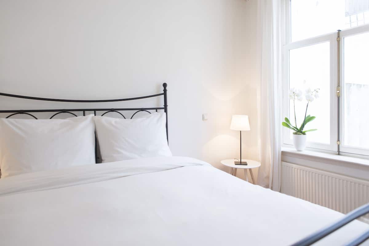 Apartamento de lujo, 2 habitaciones, vistas al canal | 2 dormitorios, sábanas de algodón egipcio, ropa de cama de alta calidad