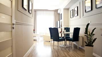 Premium bedding, laptop workspace, iron/ironing board, free WiFi