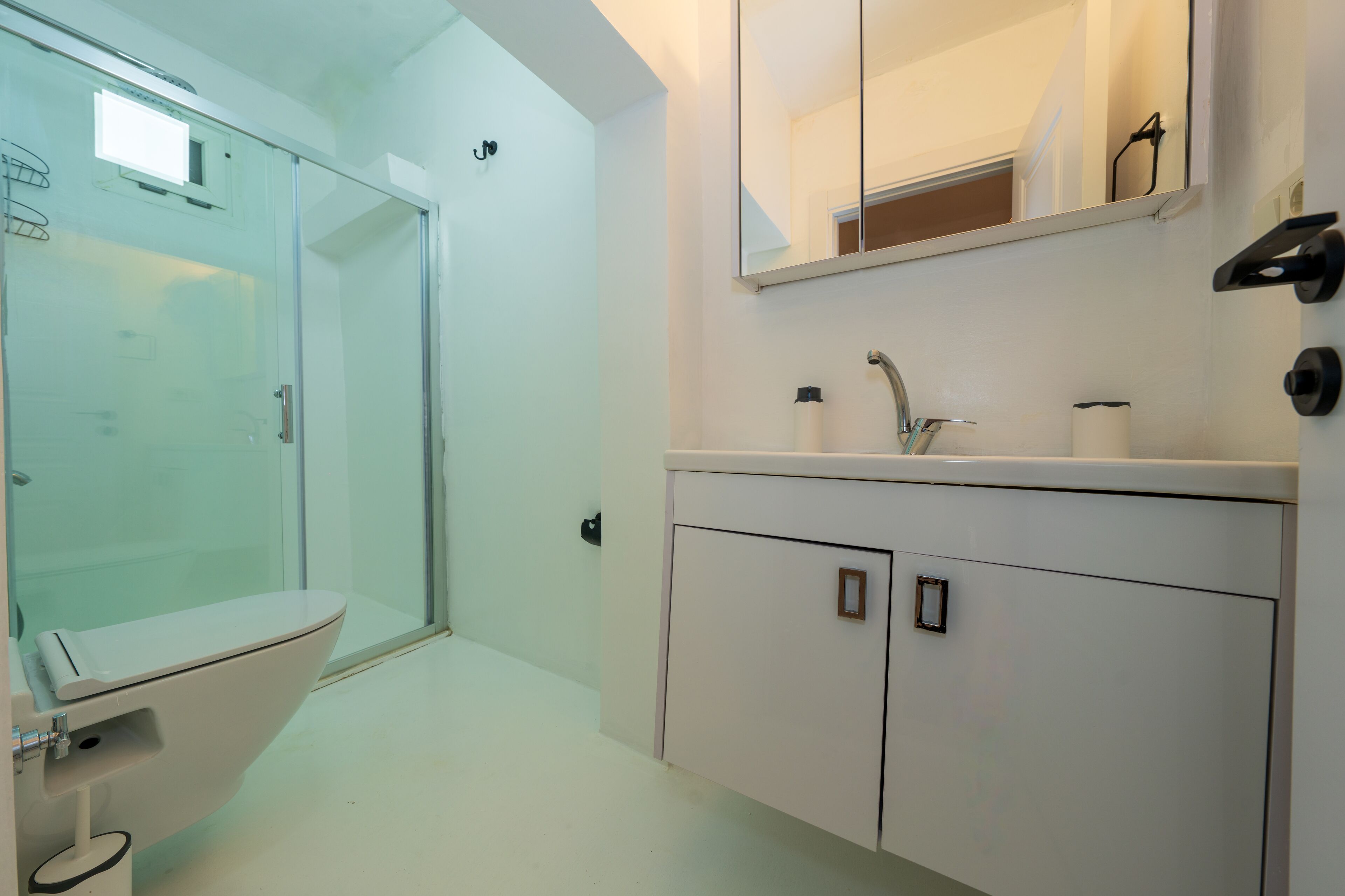 2 bedroom house fethiye oldtown | bathroom | hair dryer, shampoo