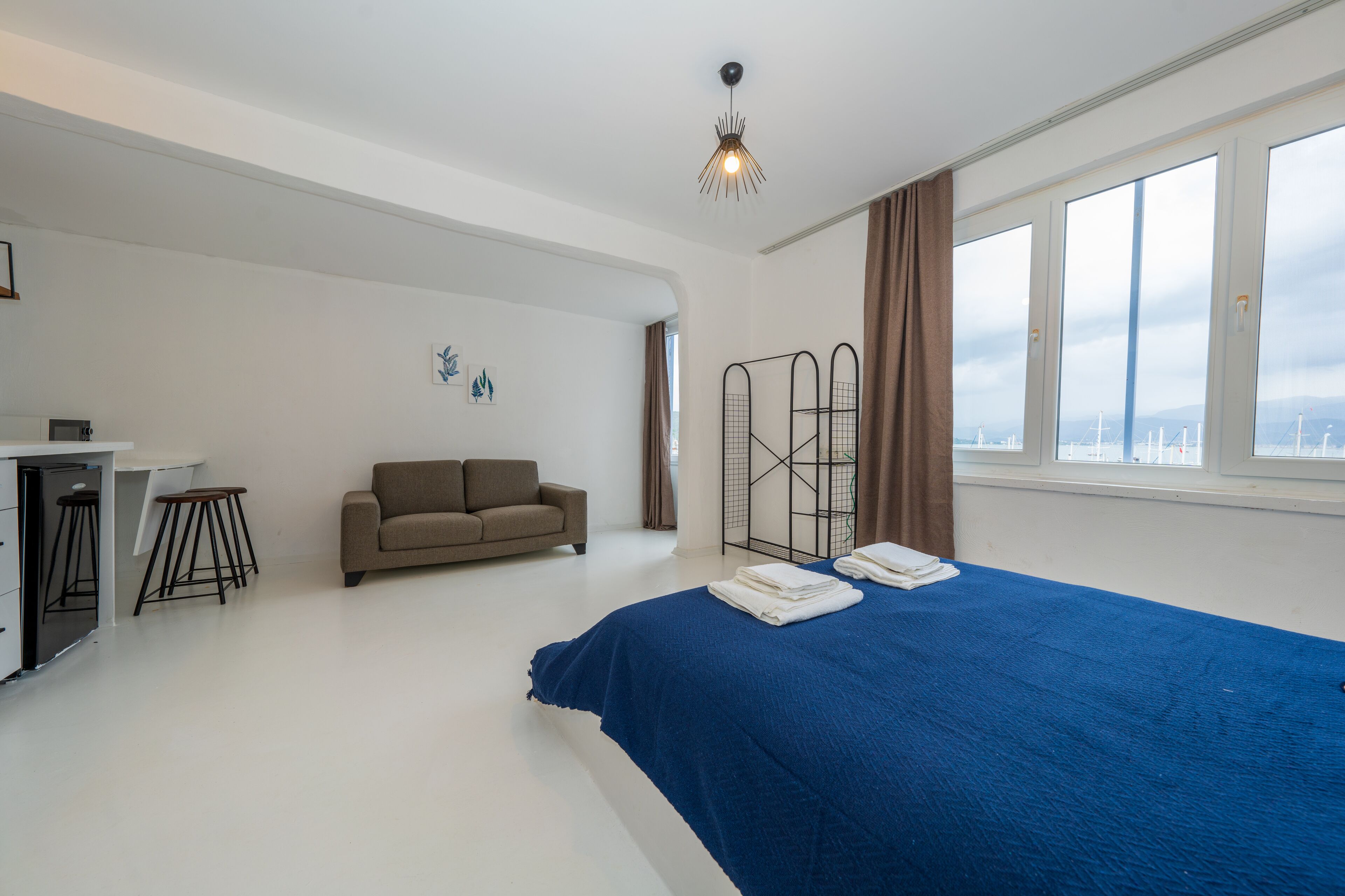 anex studio fethiye oldtown | private kitchen | electric kettle, dining tables