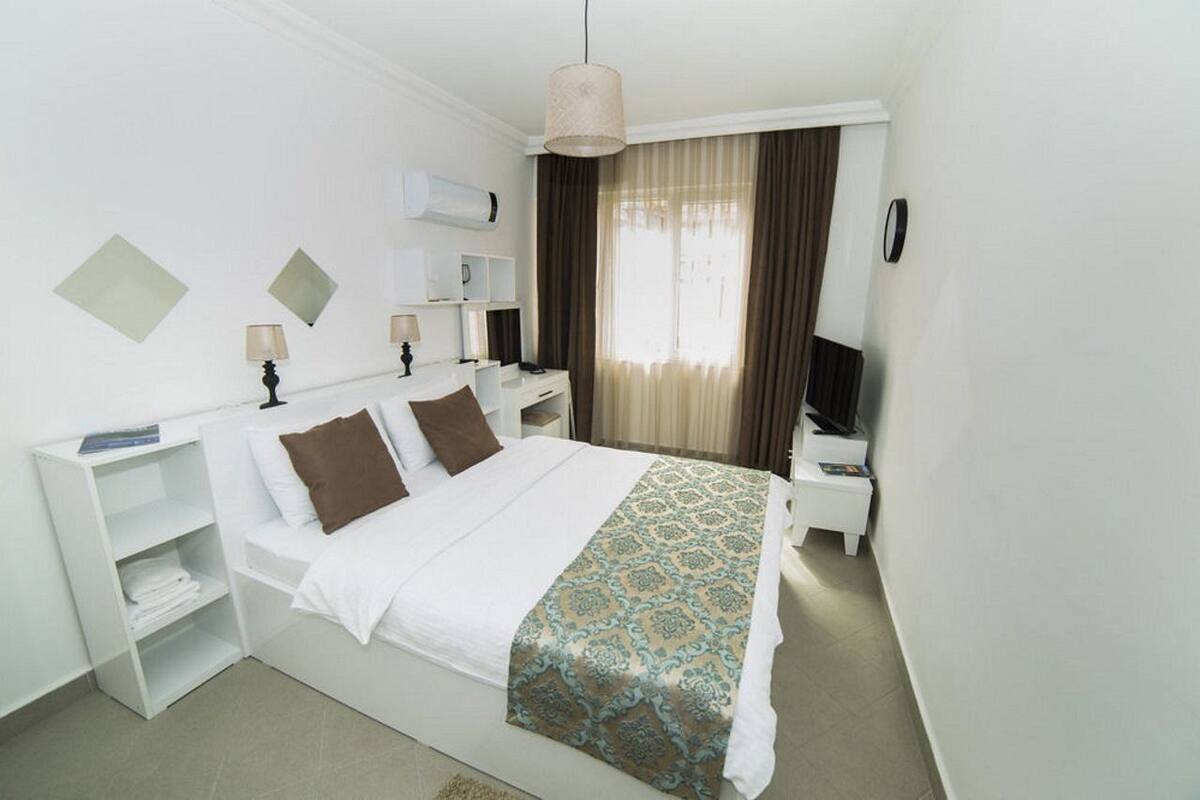 One Bedroom Suite with Kitchen with Old Town View | Premium bedding, laptop workspace, soundproofing