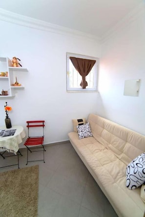 One Bedroom Suite with Kitchen with Old Town View | Coin séjour