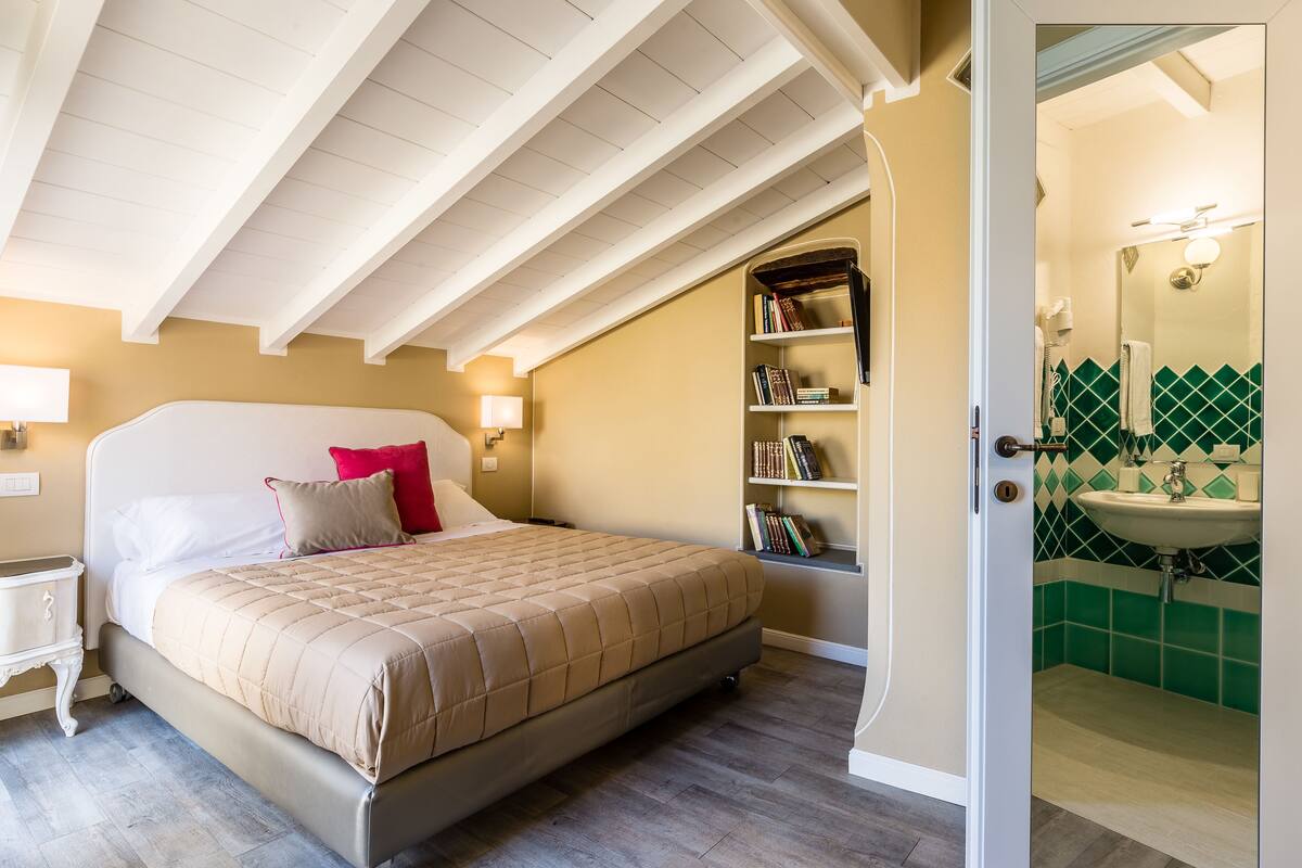 Comfort suite, 1 slaapkamer, balkon | 1 slaapkamer, een minibar, een kluis op de kamer, geluiddichte muren
