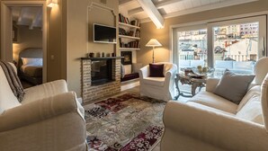 Superior Suite, 1 Double Bed, Terrace, City View | Living area | LCD TV - Palazzo Dessy (Cagliari)