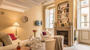 Comfort Suite, 1 Bedroom, Balcony | Living area | LCD TV - Palazzo Dessy (Cagliari)