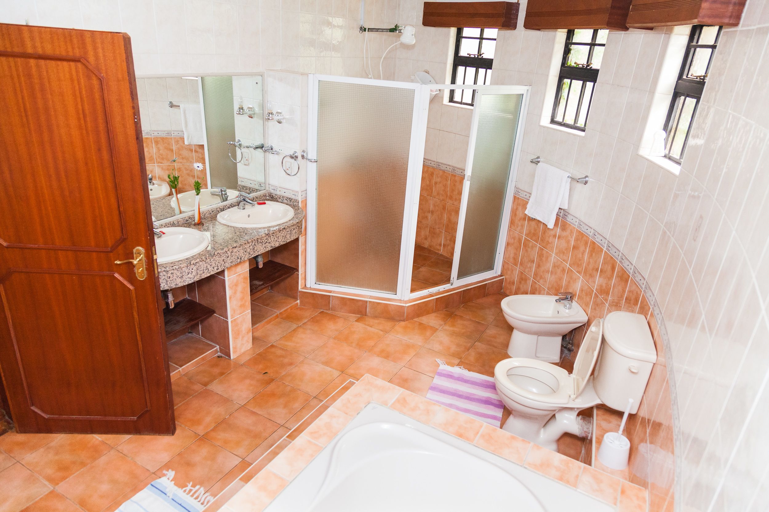 Shower, free toiletries, towels
