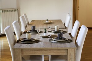 Appartamento Luxury, 3 camere da letto | Area soggiorno | TV a schermo piatto