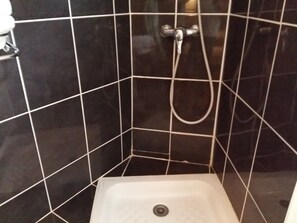 Shower, free toiletries, towels