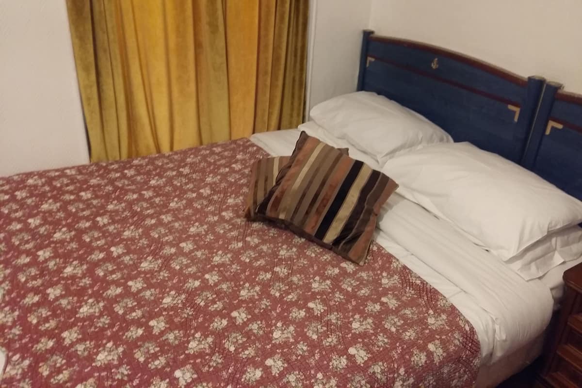 Double Room | Desk, soundproofing, rollaway beds (surcharge), WiFi (free)