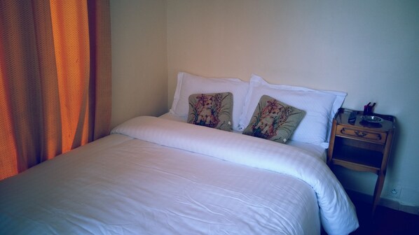 Double Room | Desk, soundproofing, rollaway beds, free WiFi - Hôtel du Métro (Paris)