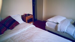 Værelse til 3 personer | Skrivebord, lydisolering, ekstra senge (tillægsgebyr), gratis Wi-Fi