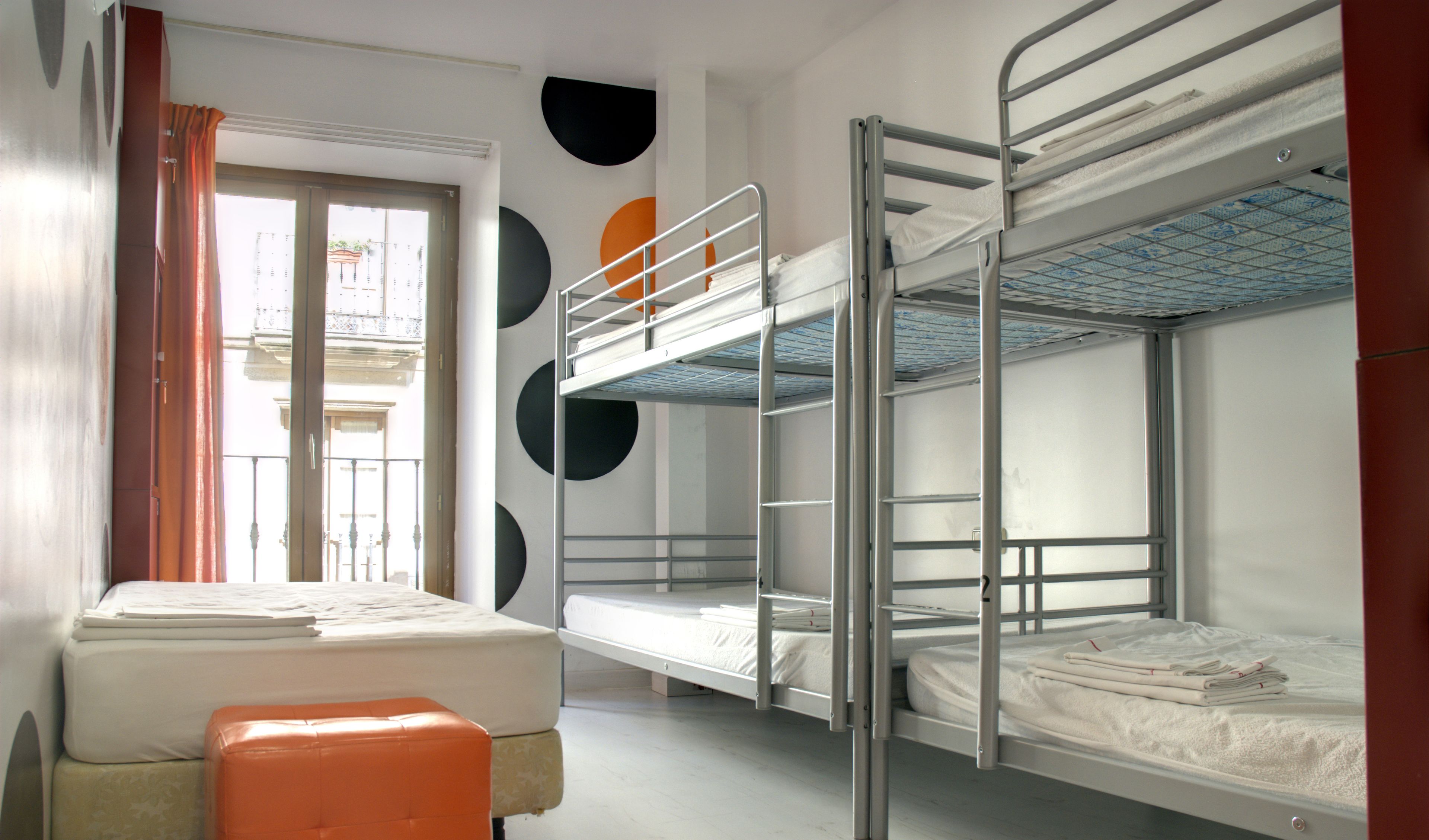 Room for 5 people | In-room safe, blackout curtains, soundproofing, free WiFi