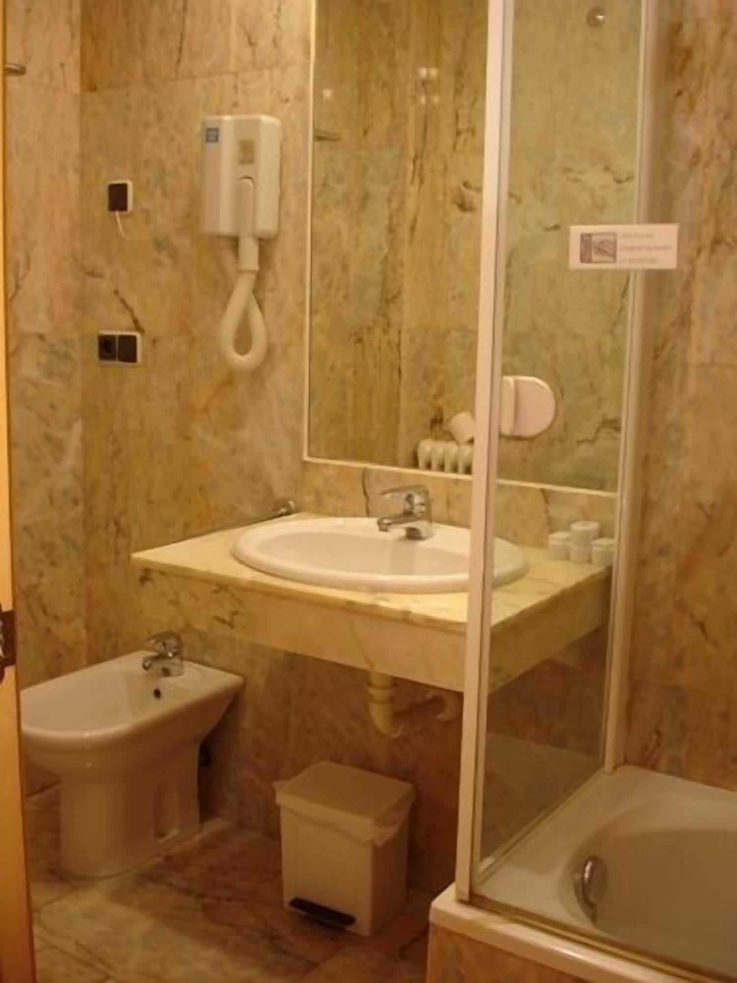 Photo - Albergue Revolutum Hostel