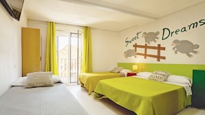 A room with two beds, a window with yellow curtains, and a wall with a sheep decoration and the words "Sweet Dreams". - Sweet Home (Salamanca)