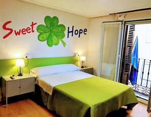 Desk, blackout curtains, free WiFi, bed sheets - Sweet Home (Salamanca)