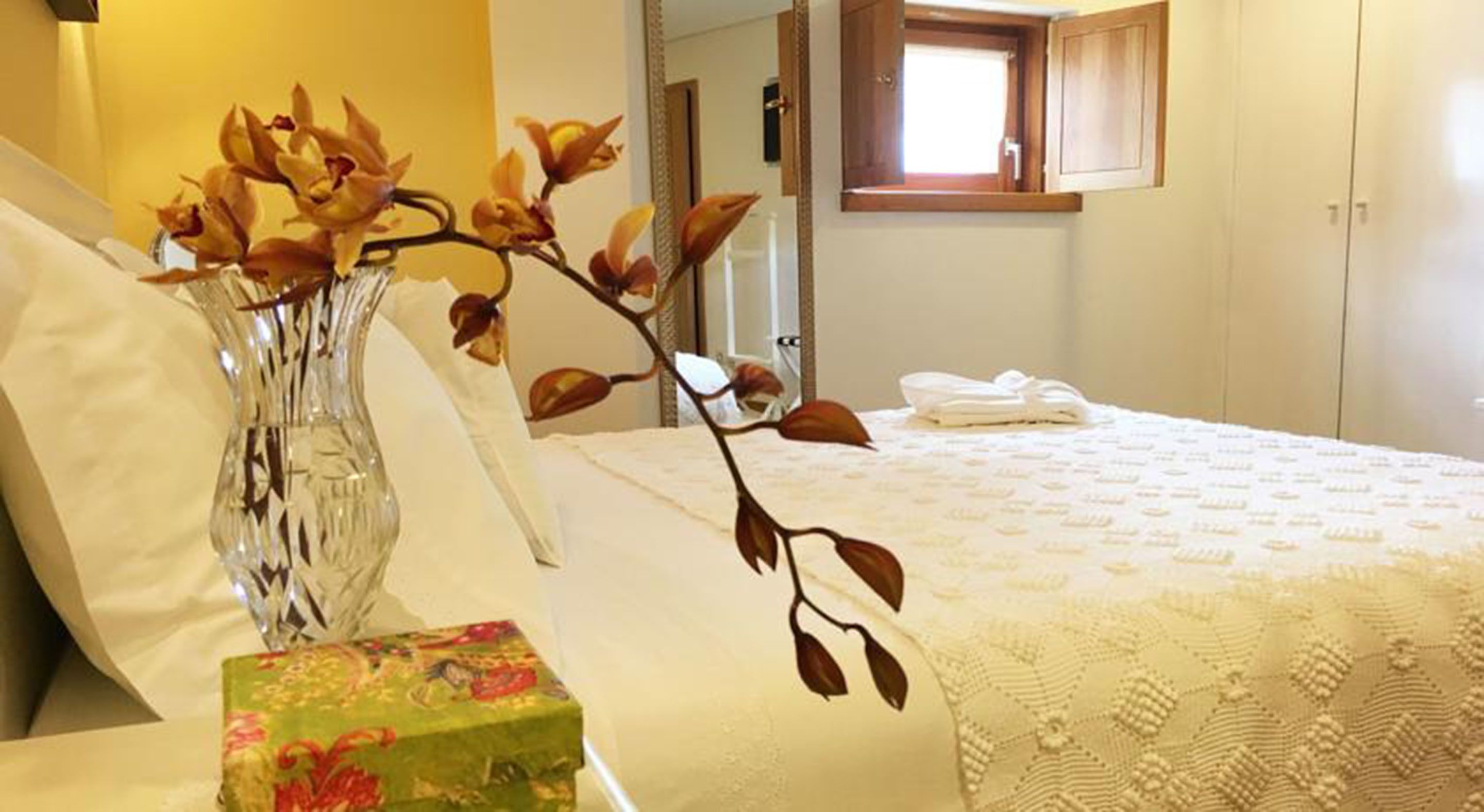 Superior tweepersoonskamer (Flamenco) | Luxe beddengoed, een minibar, een bureau, geluiddichte muren