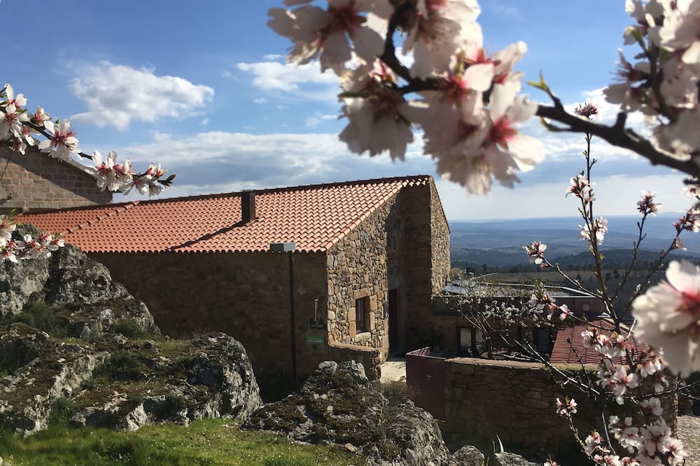 Casa da Amendoeira