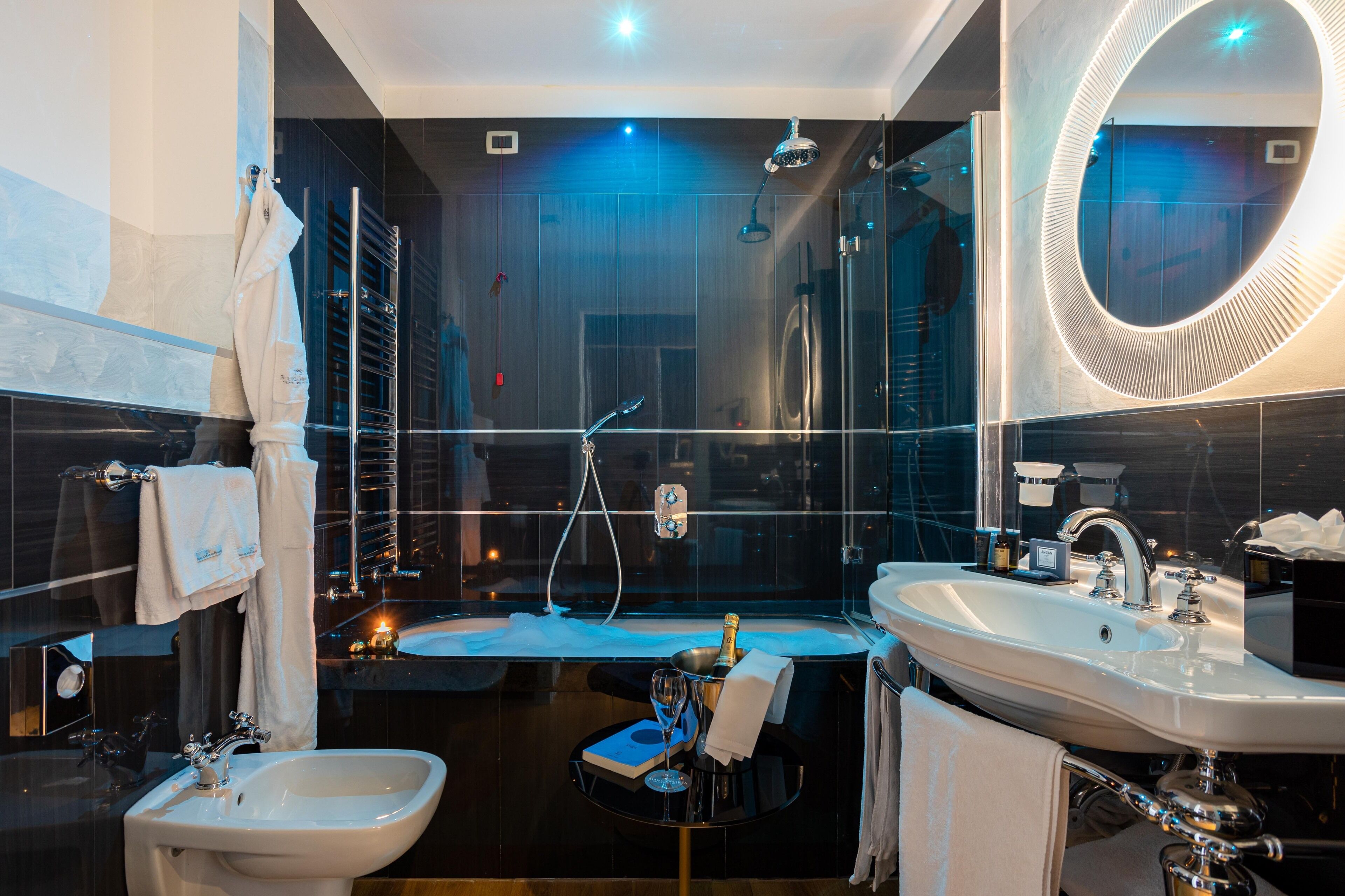 deluxe room | bathroom | shower, free toiletries, hair dryer, bidet
