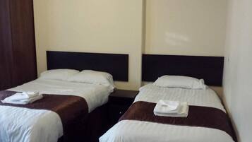 Twin Room, Shared Bathroom | Desk, free WiFi