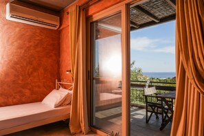 Grand Studio, Sea View | In-room safe, laptop workspace, soundproofing, iron/ironing board - Erodios Sea View Residences (Lesvos)