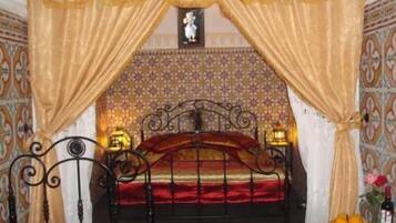 Ropa de cama de alta calidad y cortinas blackout