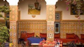 Se sirven desayunos, comidas, cenas y cocina marroquí