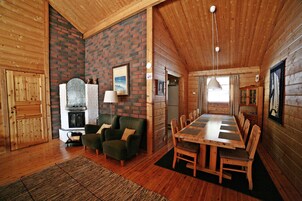 Vila, 4 quartos, sauna seca, vista para o rio | Opções para refeição no quarto