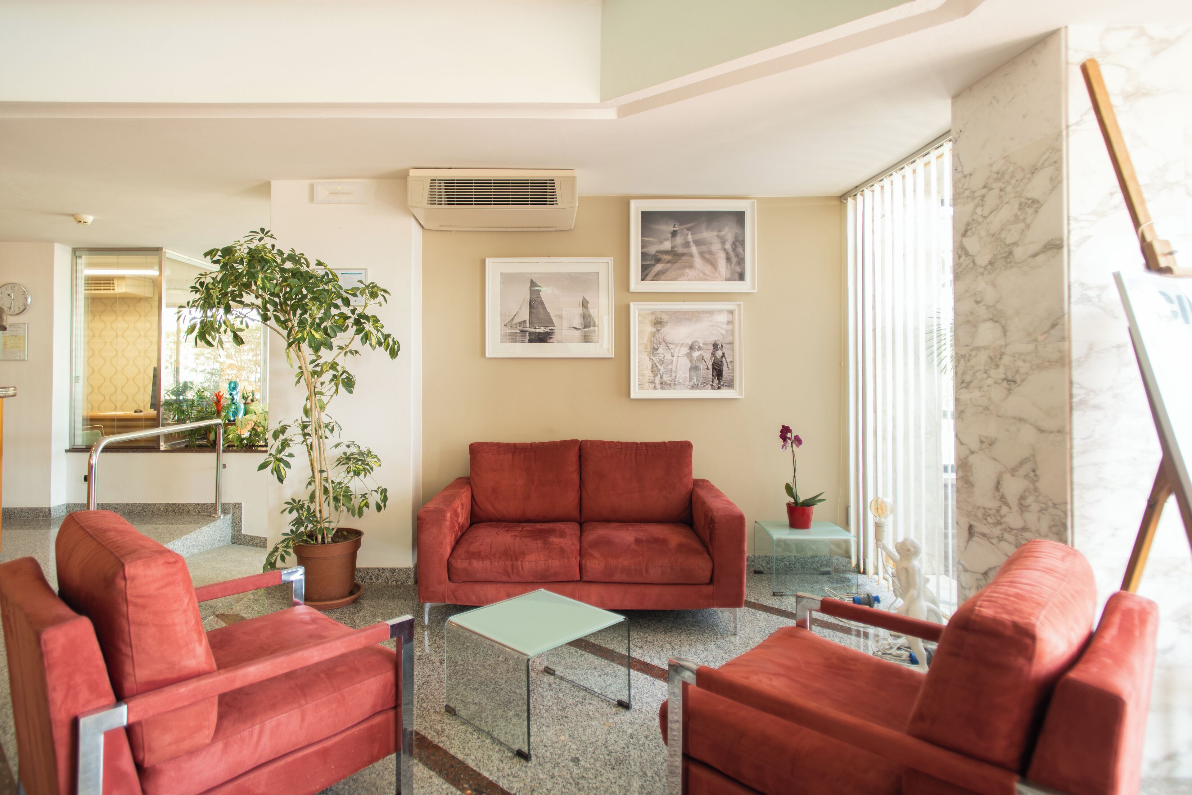 32-inch lcd tv with satellite channels, tv