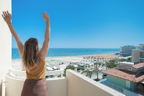 Chambre Double, balcon, vue mer | Coffres-forts dans les chambres, bureau