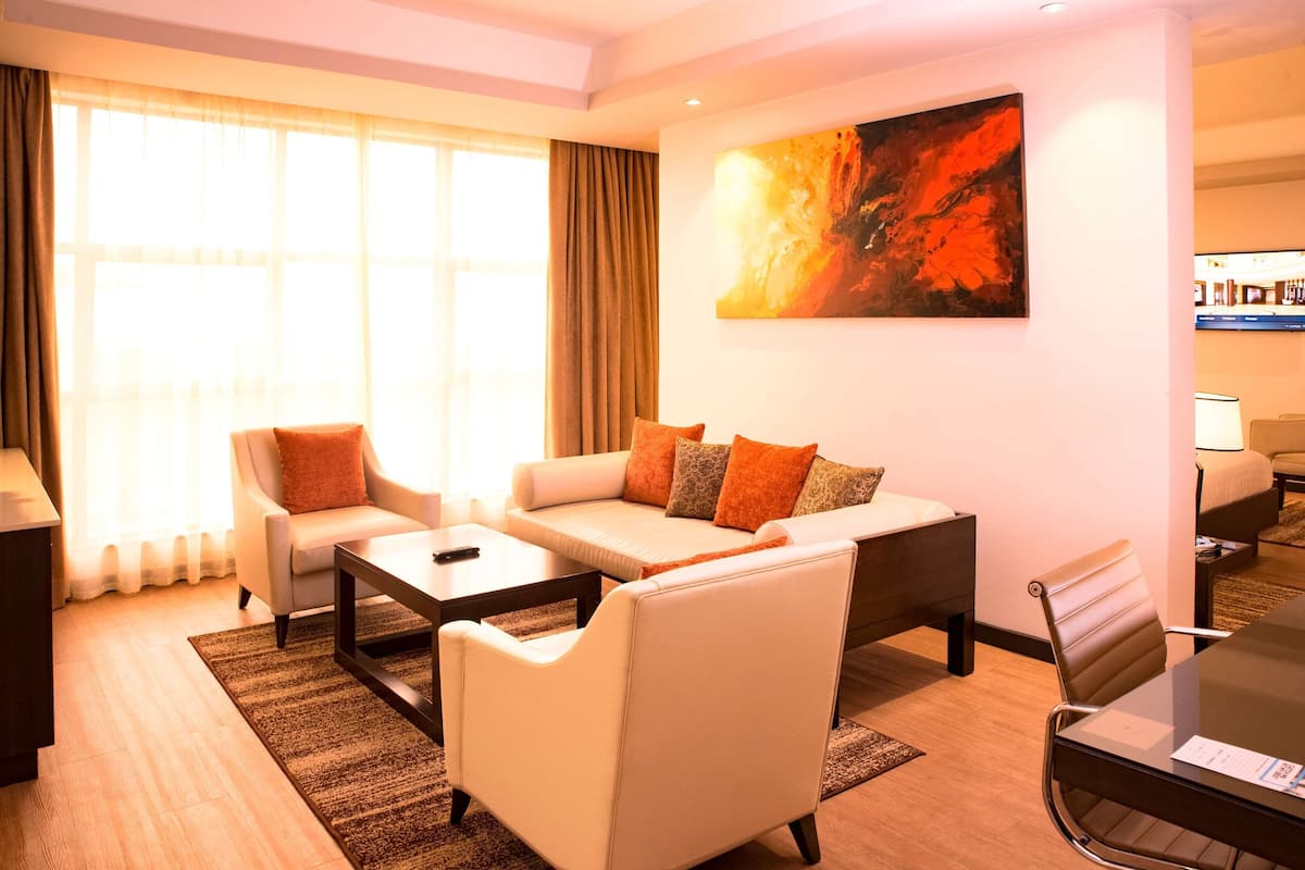 suite, 1 king bed | living area | led tv