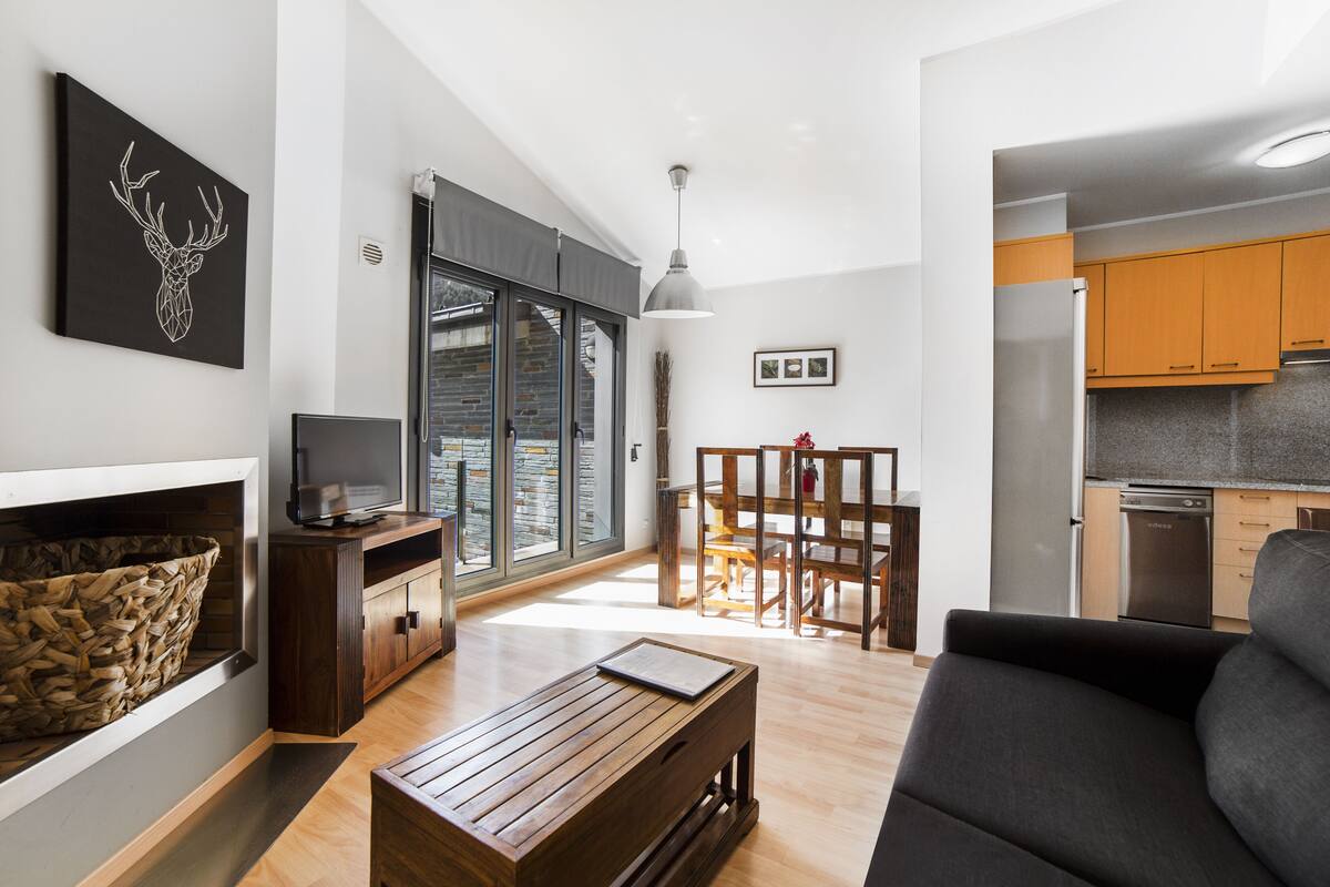 Apartment, 1 Bedroom, Mountain View | Living area | 32-inch flat-screen TV with cable channels, TV