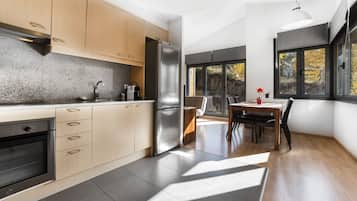 Apartment, 2 Bedrooms | Private kitchen