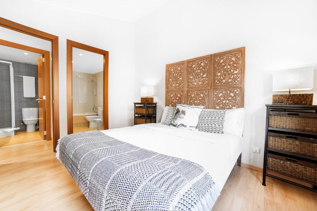 Apartment, 2 Bedrooms | Premium bedding, blackout drapes, soundproofing, iron/ironing board