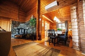 Villa, 4 Bedrooms, Sea View | In-room dining