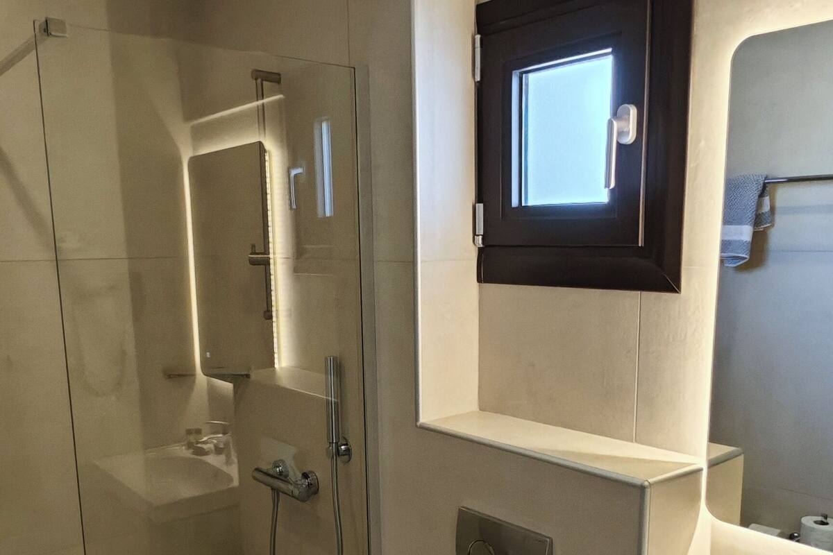 double or twin room, sea view | bathroom | shower, free toiletries, hair dryer, towels