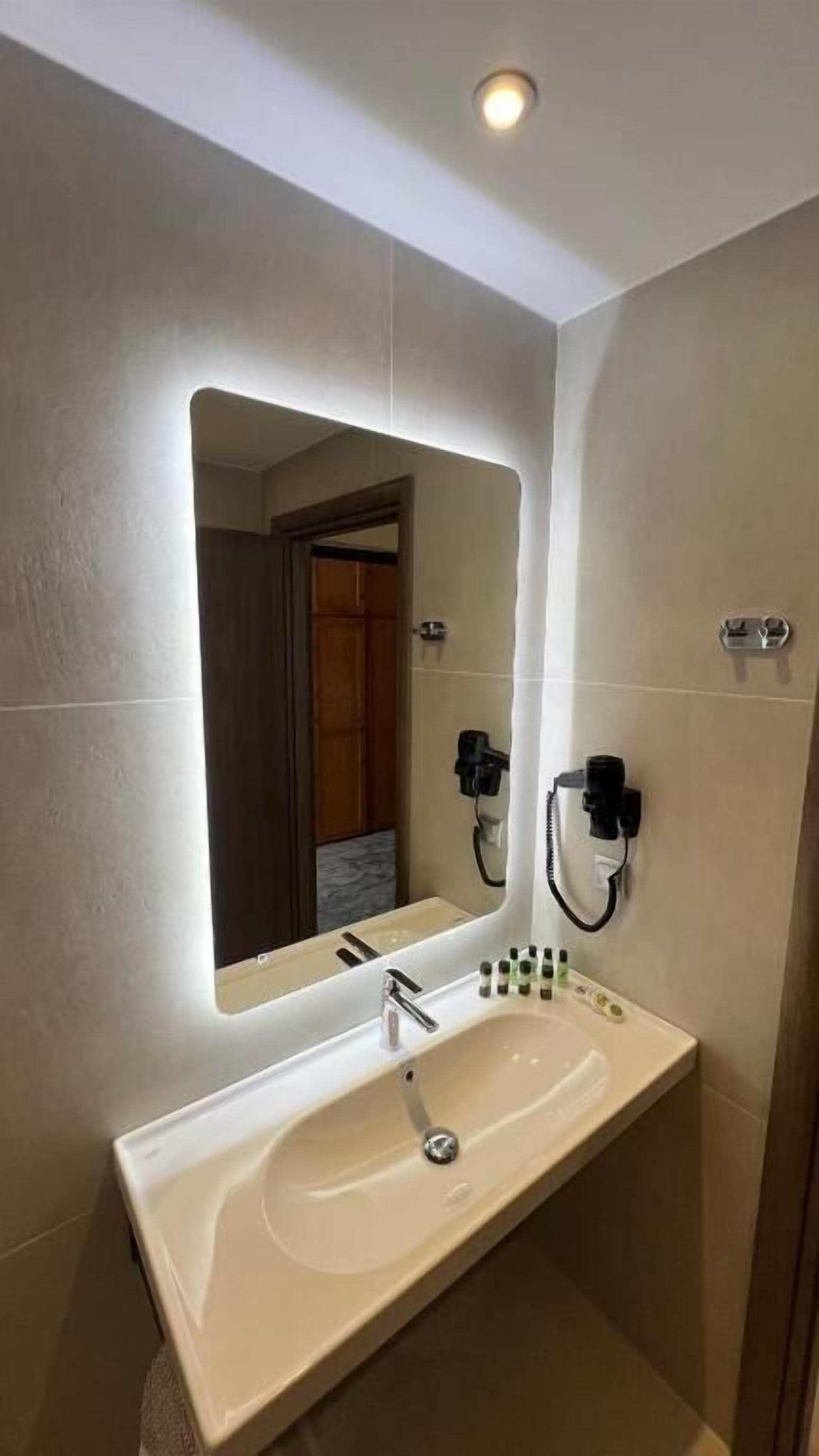 triple room, sea view | bathroom | shower, free toiletries, hair dryer, towels
