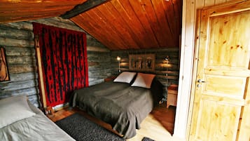 Mökki, 2 makuuhuonetta, rantanäköala | 1 makuuhuone, työpöytä, silitysrauta/-lauta, vauvansängyt