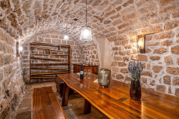Superior Villa, 2 Bedrooms, City View | Dining room