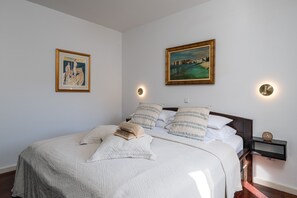 Villa – superior, 2 soverom, byutsikt | 1 soverom, sengetøy av topp kvalitet, memory foam-senger og skrivebord