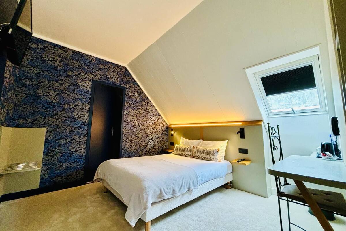 economy double room | 1 bedroom, desk, cots/infant beds, free wifi