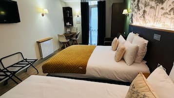 Familiekamer (Superior) | Een bureau, babybedden (toeslag), gratis wifi