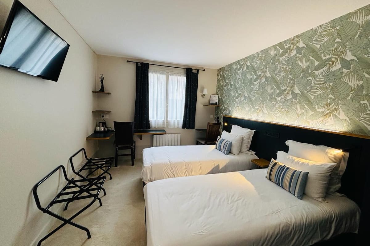Desk, cots/infant beds, free WiFi
