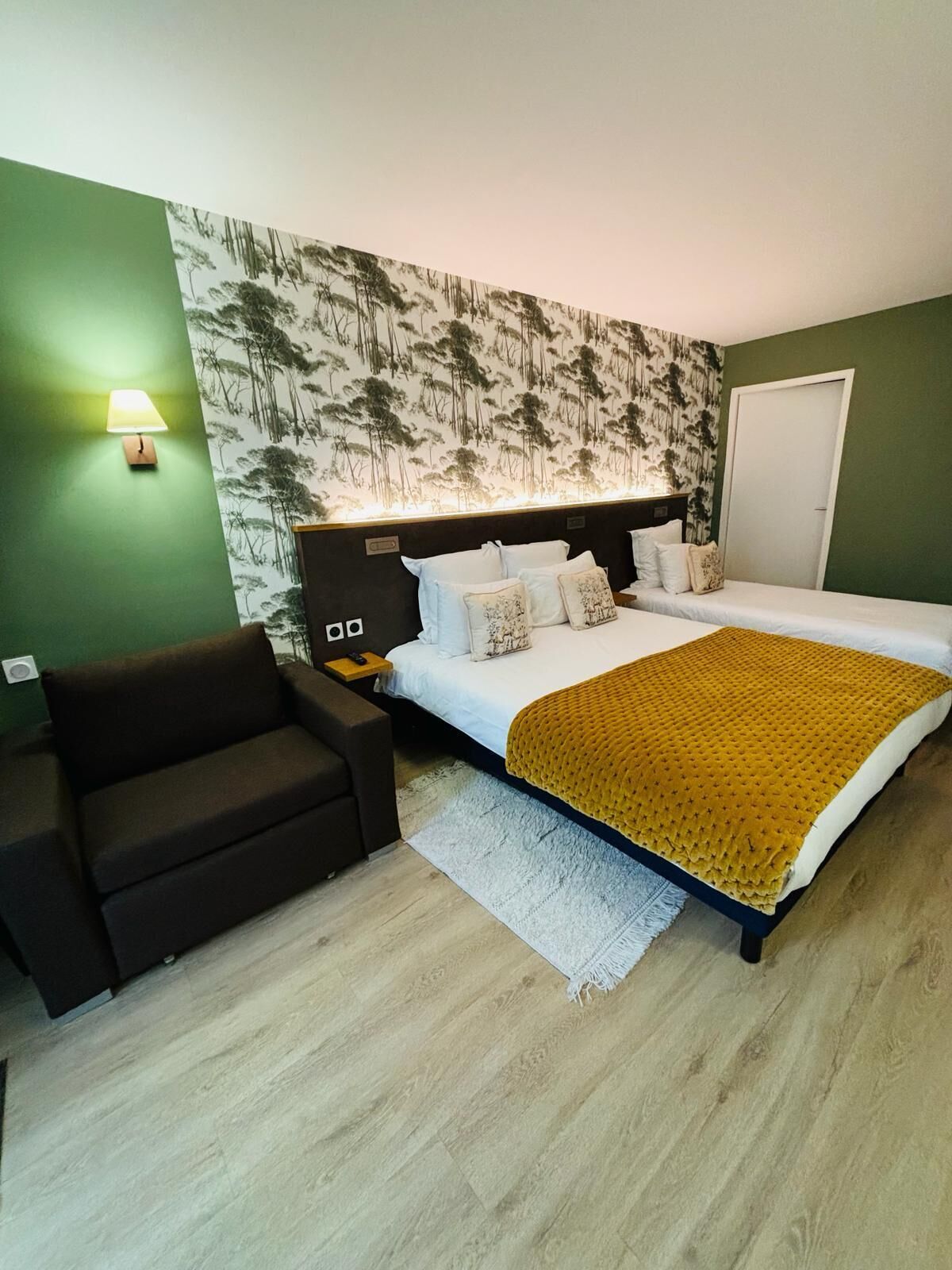 family room (superior) | 1 bedroom, desk, cots/infant beds, free wifi