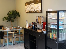 Daily continental breakfast (EUR 12 per person)