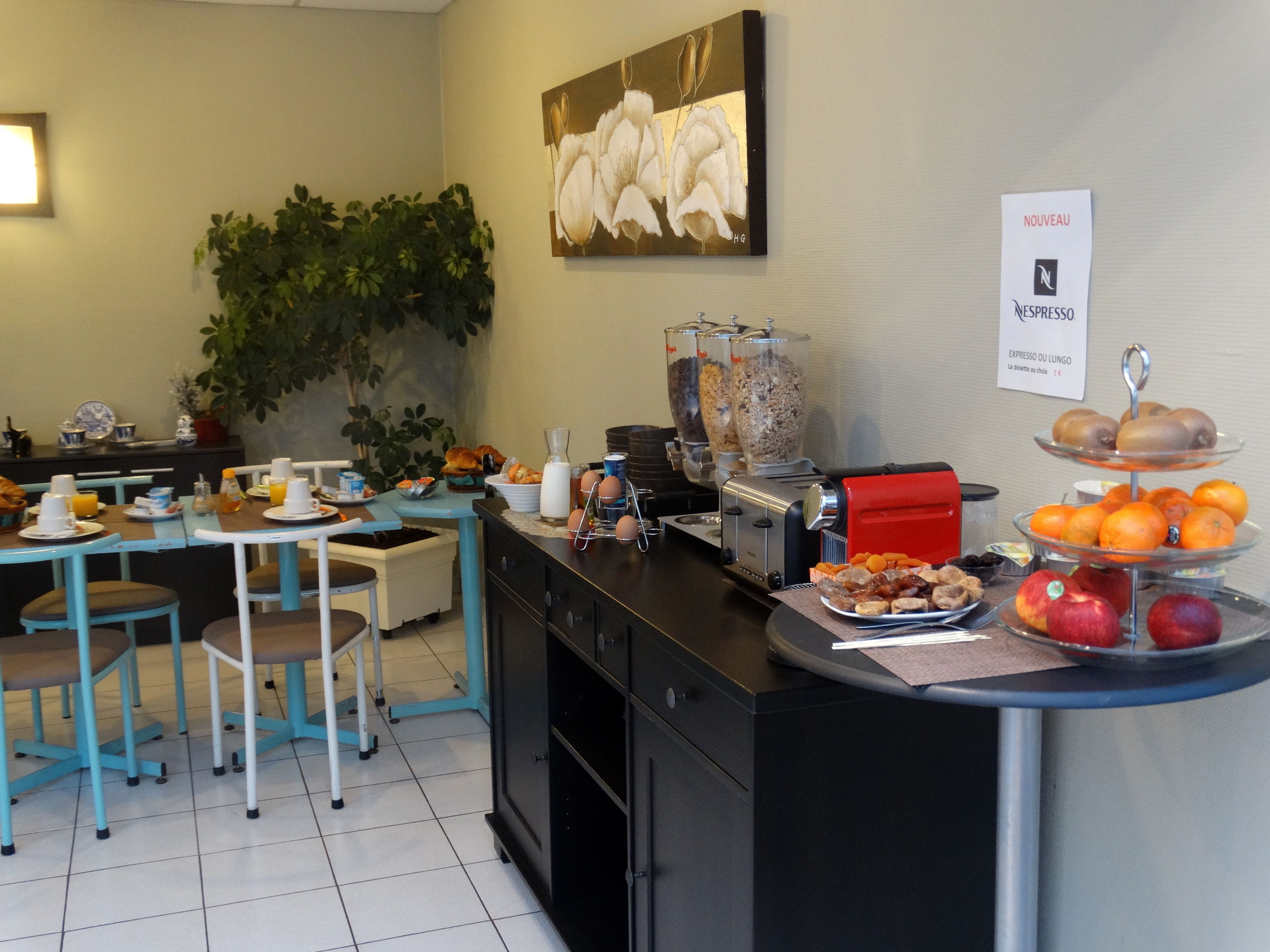 daily continental breakfast (eur 12 per person)