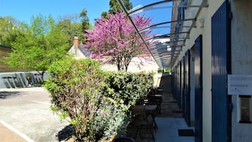 Vista frontal de la propiedad