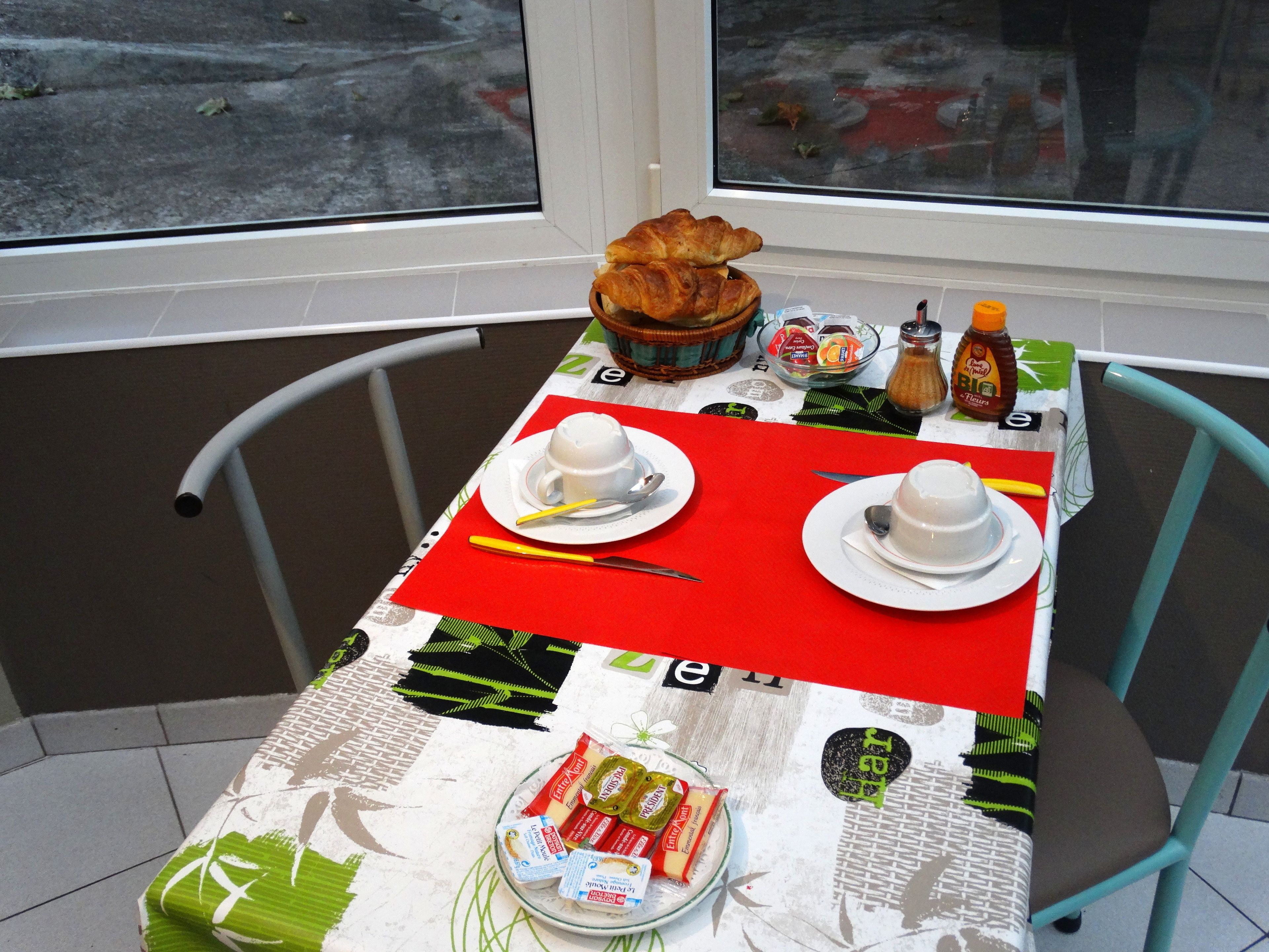 daily continental breakfast (eur 12 per person)